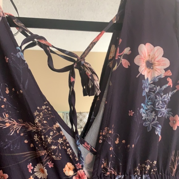 Floral plunge neck romper - Picture 4 of 4